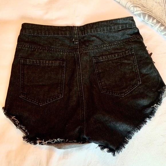 High-Waisted Rose Shorts - Picture 2 of 3